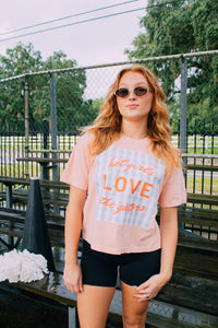 Hot girls love the gators tee