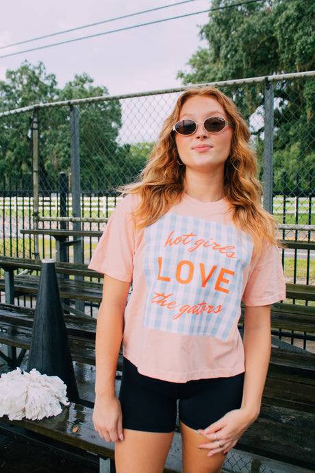 Hot girls love the gators tee